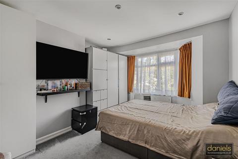 3 bedroom end of terrace house for sale, Greenbank Avenue, Wembley