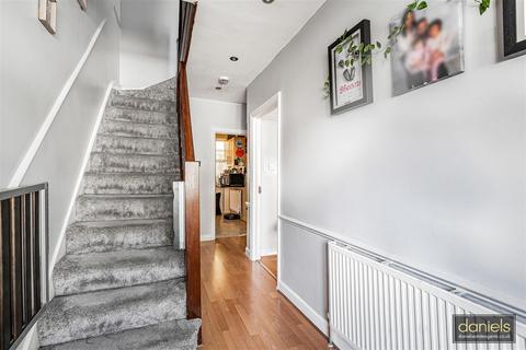 3 bedroom end of terrace house for sale, Greenbank Avenue, Wembley