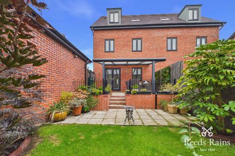 4 bedroom semi-detached house for sale, Ryton Place, Lancashire PR25