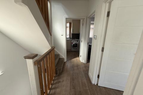 2 bedroom flat to rent, 68, GREENLAND CRESCENT, UB2