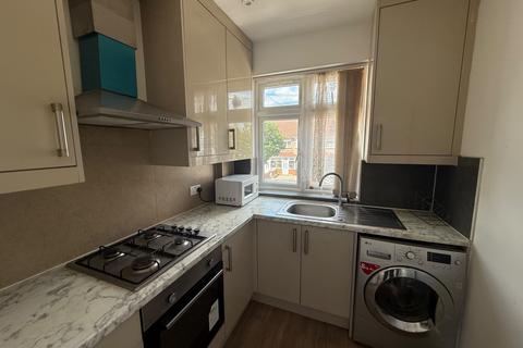 2 bedroom flat to rent, 68, GREENLAND CRESCENT, UB2