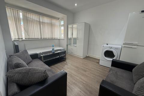 2 bedroom flat to rent, 68, GREENLAND CRESCENT, UB2