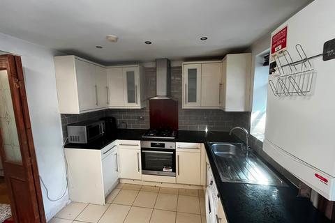 2 bedroom house to rent, Princes Road, ROMFORD, RM1
