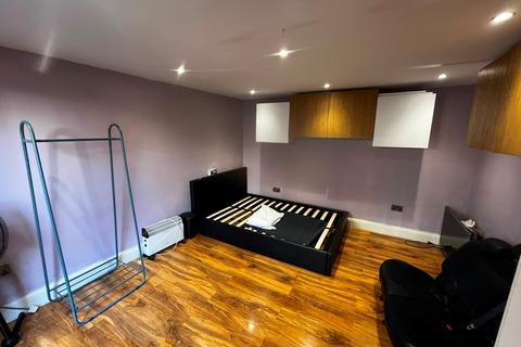 2 bedroom house to rent, Princes Road, ROMFORD, RM1