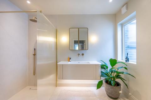 4 bedroom terraced house to rent, Riffel Road , NW2, Willesden Green, London, NW2