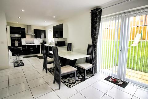 4 bedroom detached house to rent, Carlton Way, Treeton