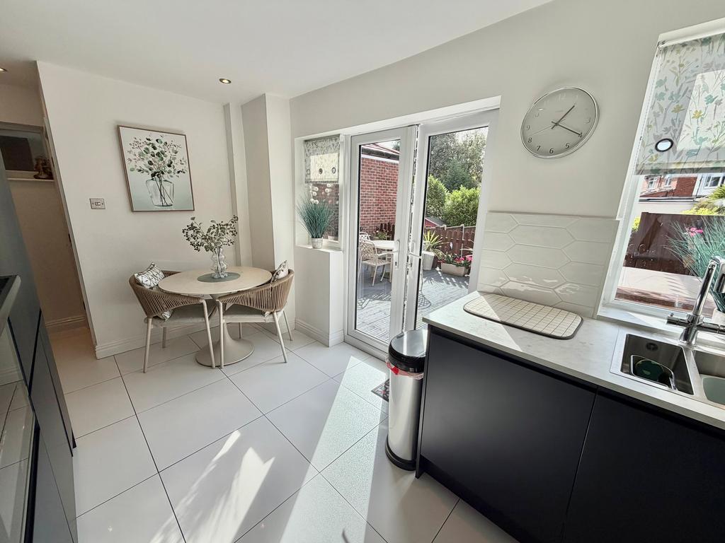 House in Gedling, Nottinghamshire - View 4