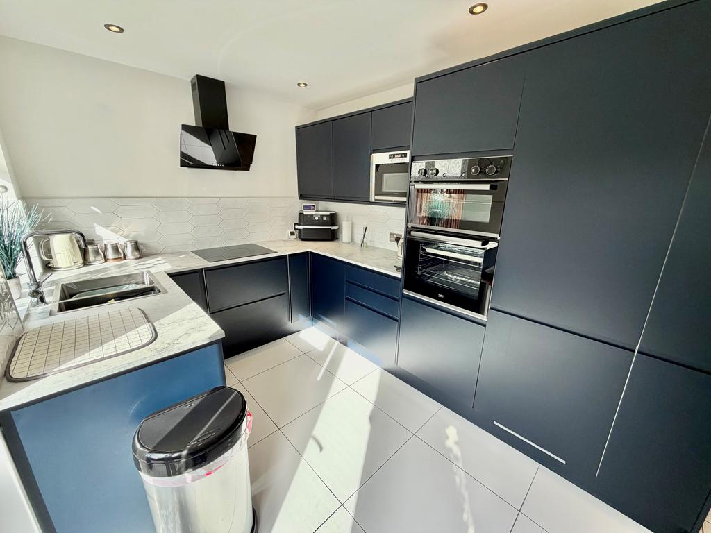 House in Gedling, Nottinghamshire - More