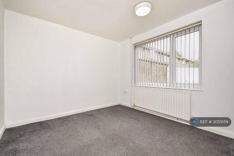 3 bedroom end of terrace house to rent, Glastonbury Road, Corby, NN18