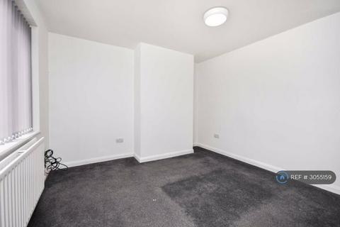 3 bedroom end of terrace house to rent, Glastonbury Road, Corby, NN18