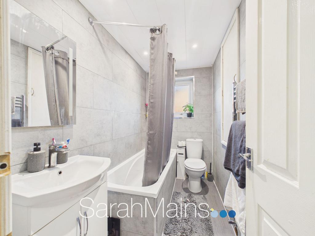 House in Newcastle Upon Tyne - View 4