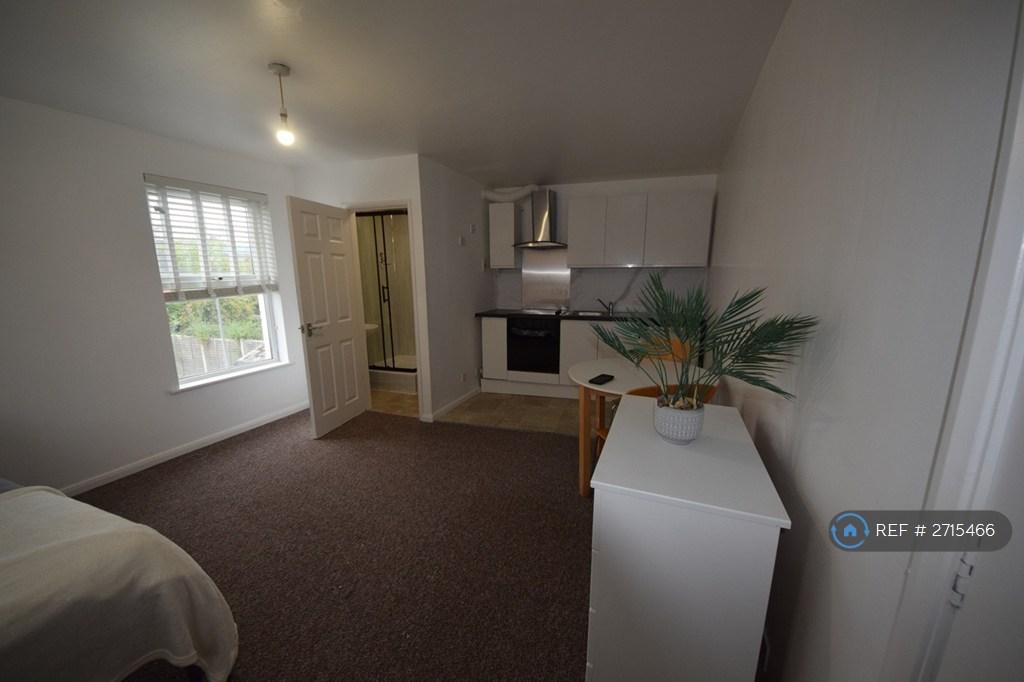 Apartment in Reading, Katesgrove - More