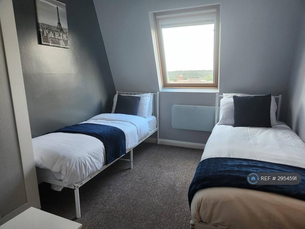 Apartment in Salford, Greater Manchester - View 3