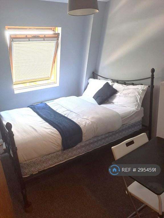 Apartment in Salford, Greater Manchester - View 5