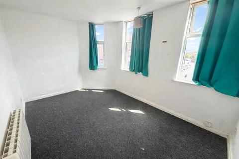 2 bedroom flat to rent, High Street, Ilford, IG6