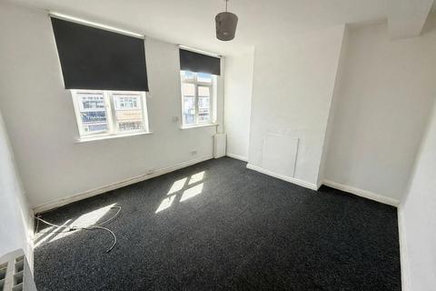 2 bedroom flat to rent, High Street, Ilford, IG6