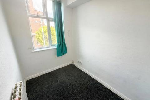 2 bedroom flat to rent, High Street, Ilford, IG6
