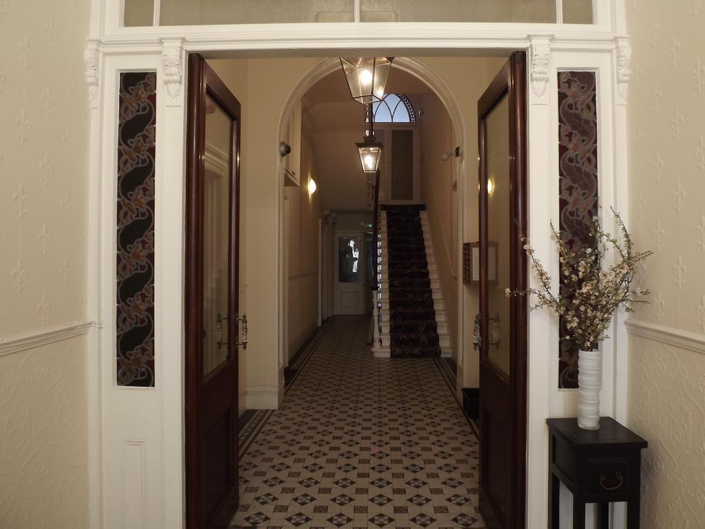 Apartment in Hove - More