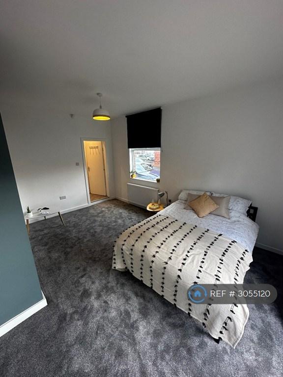 Apartment in Manchester, Chorlton-cum-Hardy - View 2