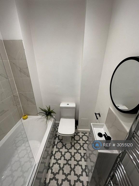 Apartment in Manchester, Chorlton-cum-Hardy - View 5