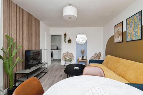 3 bedroom house to rent, Caldecott Road, M9