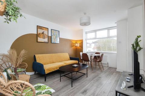 3 bedroom house to rent, Caldecott Road, M9
