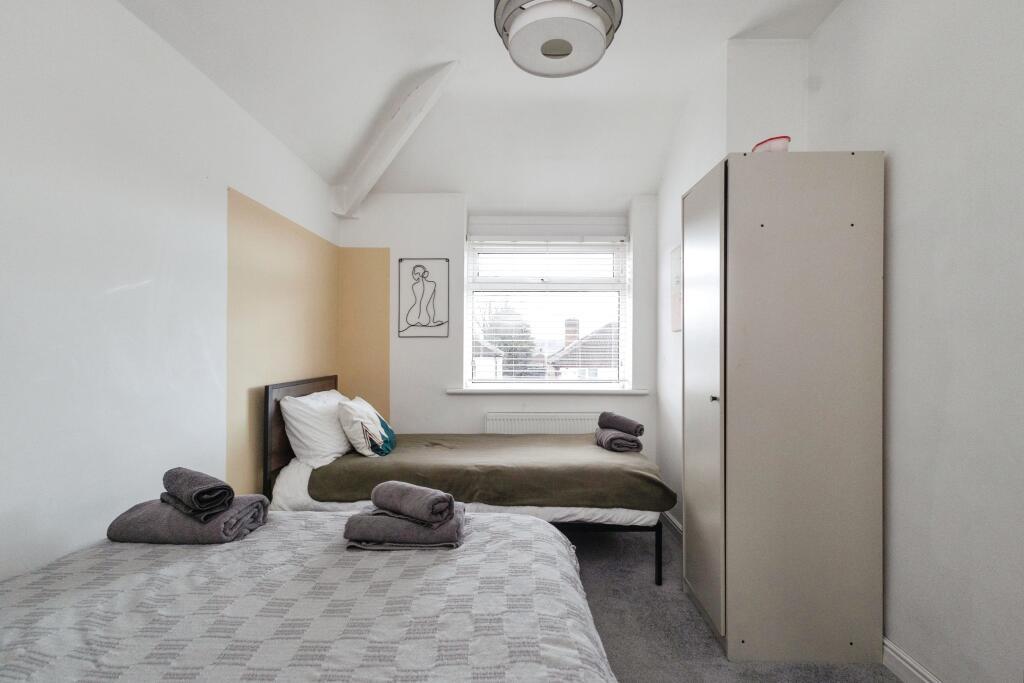 House in Caldecott Road - More