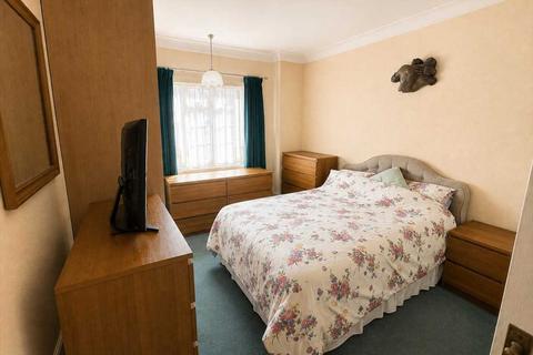 3 bedroom flat for sale, Herga Court, Harrow on  the Hill