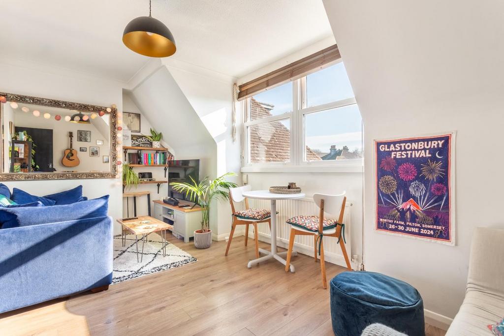 Apartment in Brighton - View 3