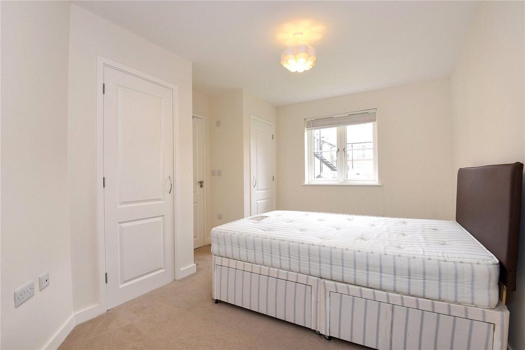 Apartment in Reading - View 5