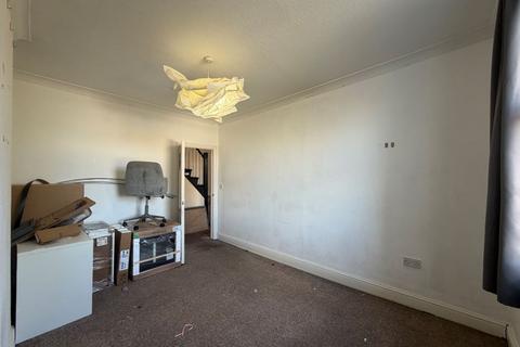 2 bedroom flat for sale, Broadway, West Ealing W13