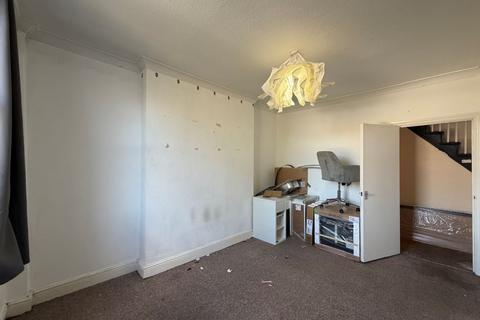 2 bedroom flat for sale, Broadway, West Ealing W13