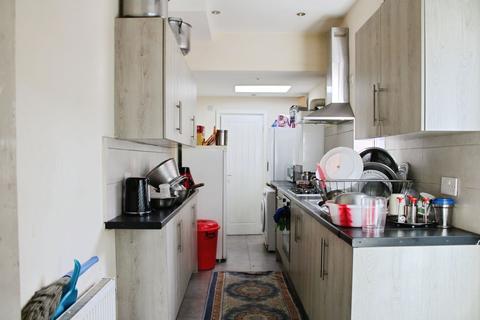 3 bedroom terraced house to rent, Bridge Road, Spinney Hills, Leicester LE5