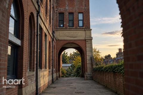 2 bedroom apartment for sale, Bishops Court Street, Rochester