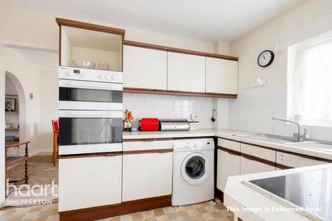 4 bedroom semi-detached house for sale, Southfields Avenue, Ashford