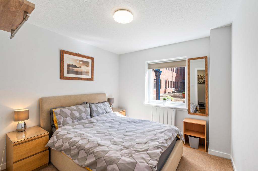 Apartment in Edinburgh - More