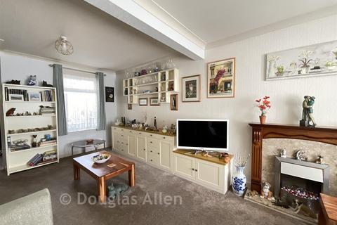 2 bedroom terraced house for sale, Chelmsford Road, Walthamstow