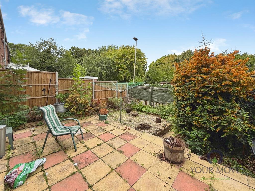 House in Leicester, Aylestone - More