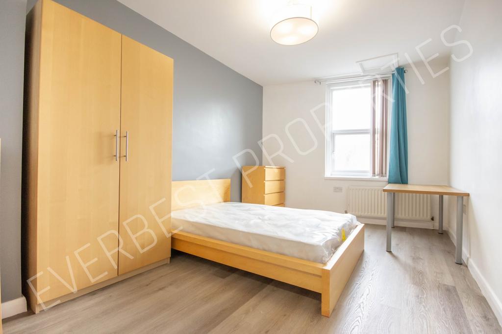 Apartment in Newcastle upon Tyne - View 4