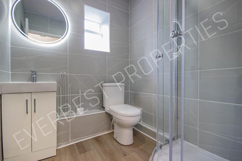 Apartment in Newcastle upon Tyne - View 5