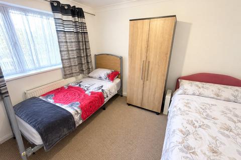 4 bedroom end of terrace house for sale, Sutton Hall Road, Greater London TW5