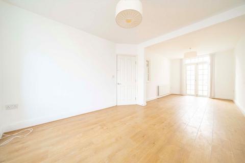 3 bedroom house for sale, Mayfield Gardens, London W7