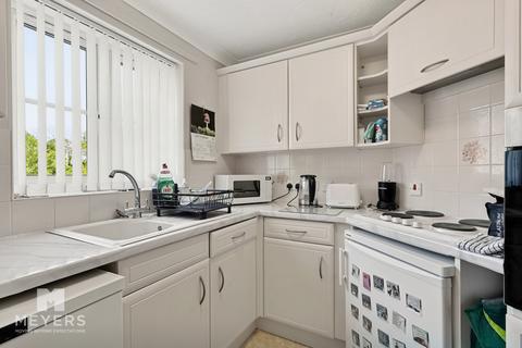 2 bedroom flat for sale, Regency Crescent, Christchurch, BH23 2