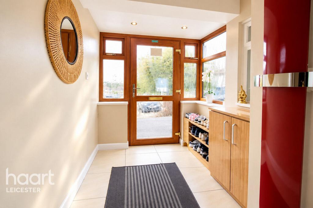 House in Leicester, Thurnby Lodge - View 2