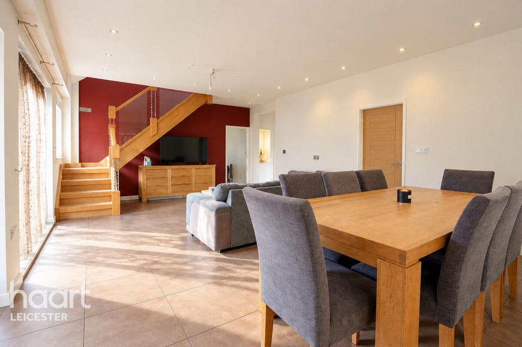 House in Leicester, Thurnby Lodge - More