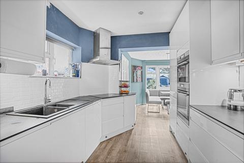 4 bedroom semi-detached house for sale, Lynegrove Avenue, Ashford, TW15