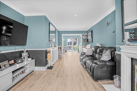 4 bedroom semi-detached house for sale, Lynegrove Avenue, Ashford, TW15