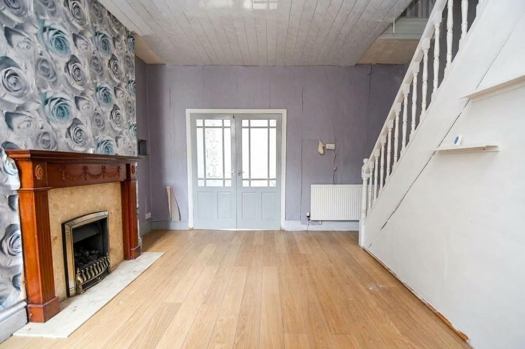 House in Salford - View 4