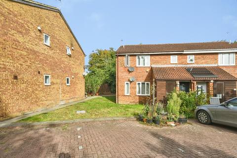 Studio for sale, Carman Close, Swindon