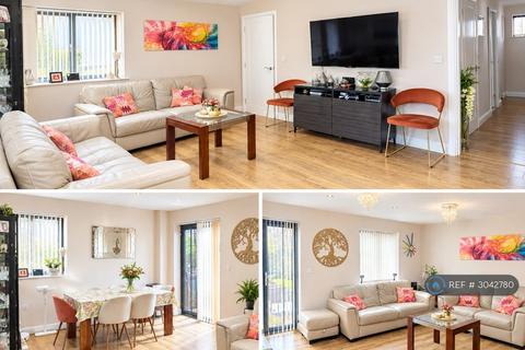 3 bedroom end of terrace house to rent, Fowler Way, Uxbridge, UB10